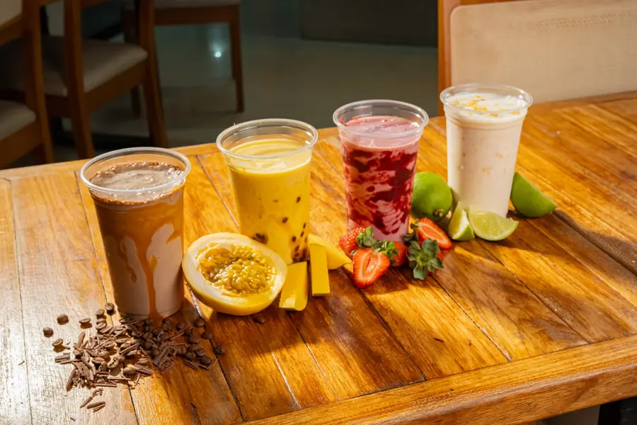 Milkshakes servidos à mesa no salão da Saucker
