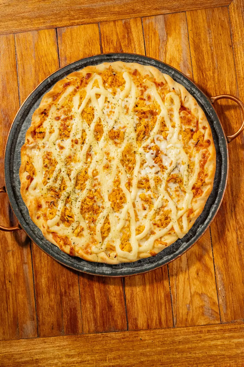 Pizza com cobertura cremosa