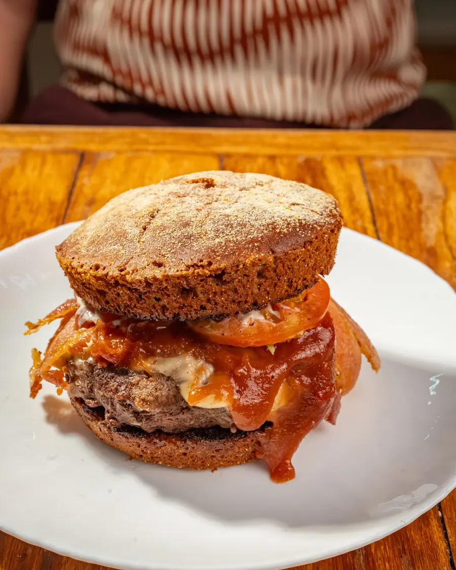 Burger proteico no pão australiano